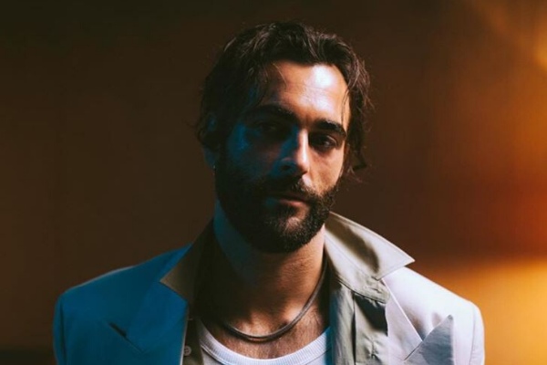 Marco Mengoni, Duemila volte: video ufficiale, spiegazione e testo