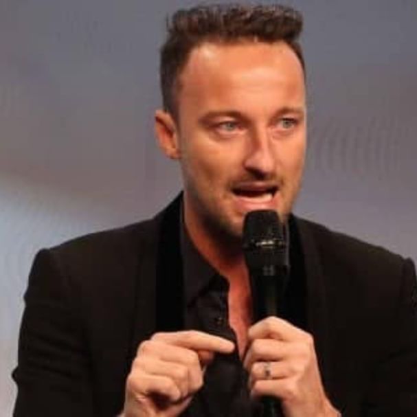 Francesco Facchinetti difende anziano cinese