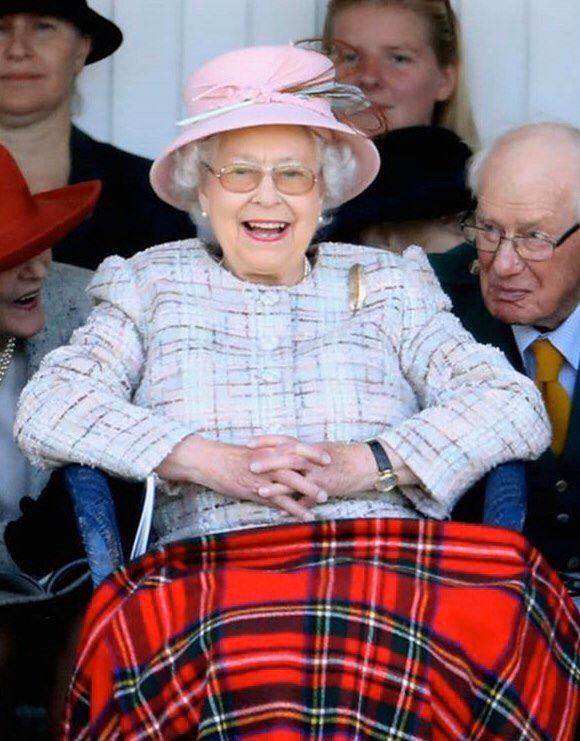 La Regina Elisabetta oggi compie gli anni e festeggia con i cari su Zoom i suoi 94 anni