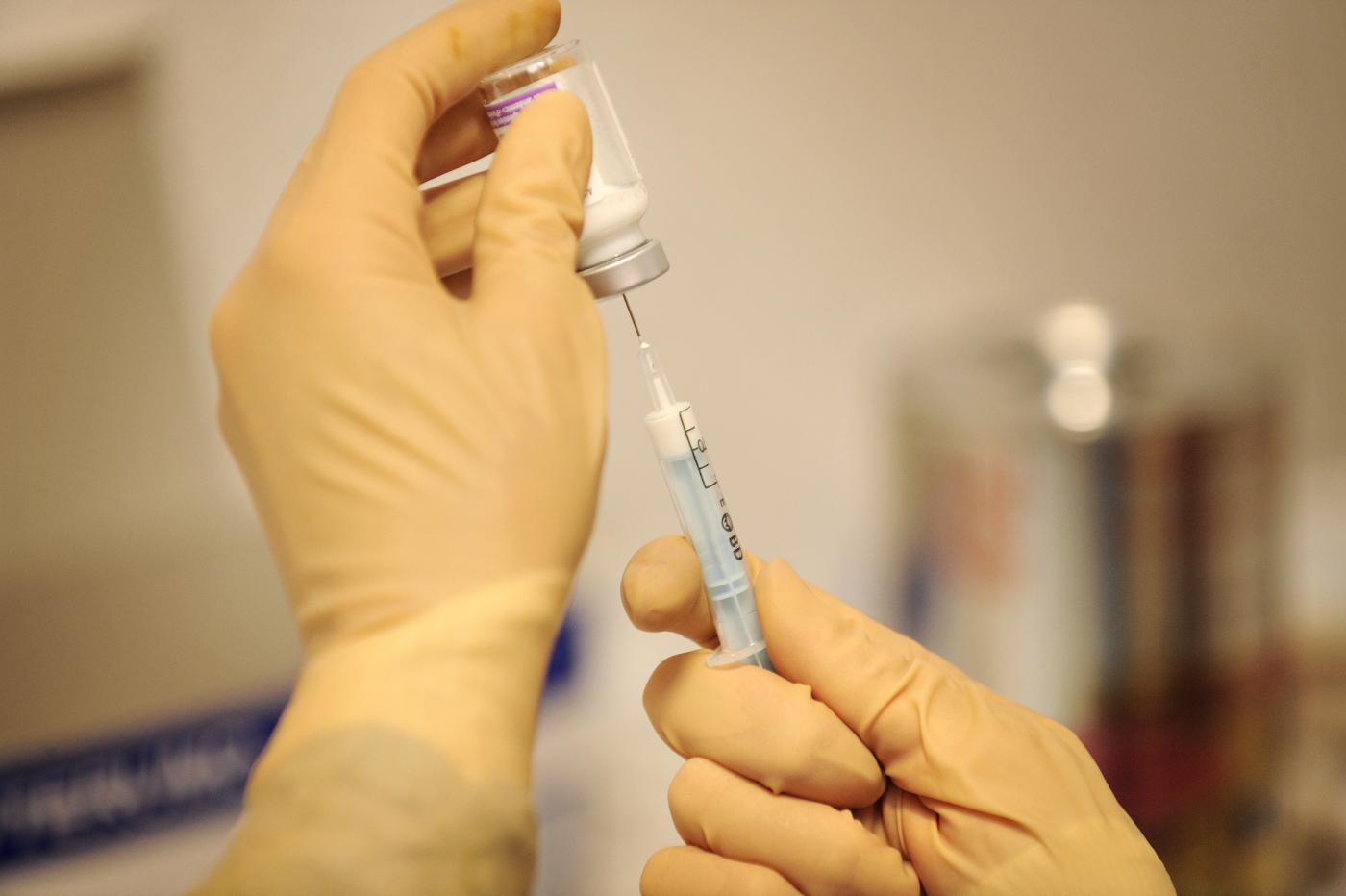 Decreto Ristori, il governo apre agli indennizzi per i danni da vaccino Covid