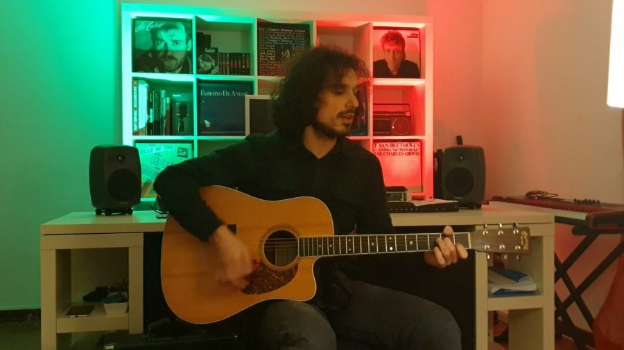 Screenshot di Natan Rondelli durante la performance a "L'Italia in una stanza"