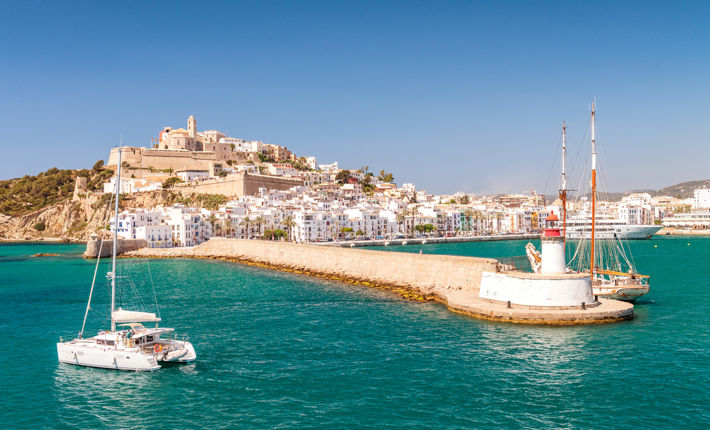 Ibiza, vacanze gratis per medici e infermieri