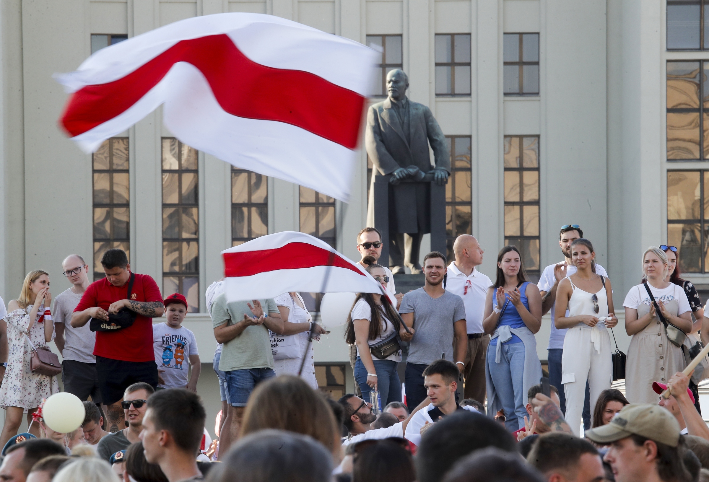 Bielorussia, folla a Minsk contro il governo