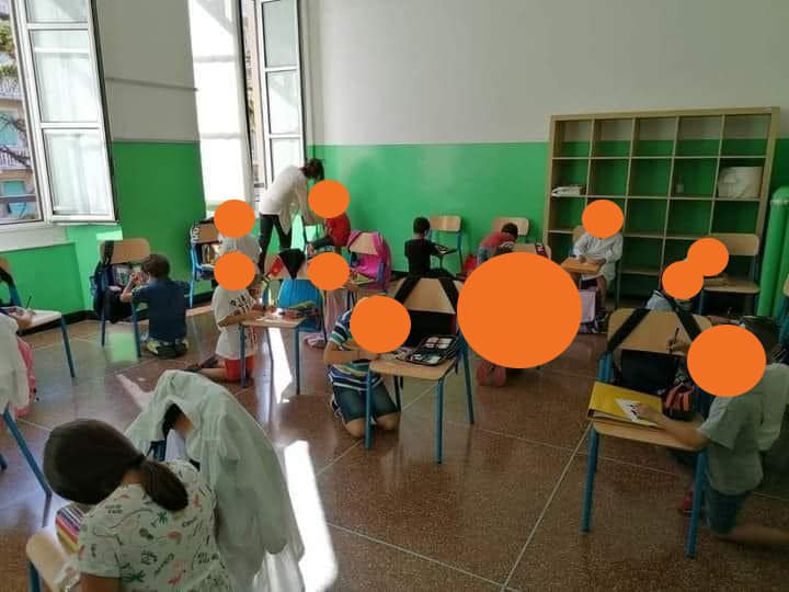 Genova, a scuola bambini senza banchi