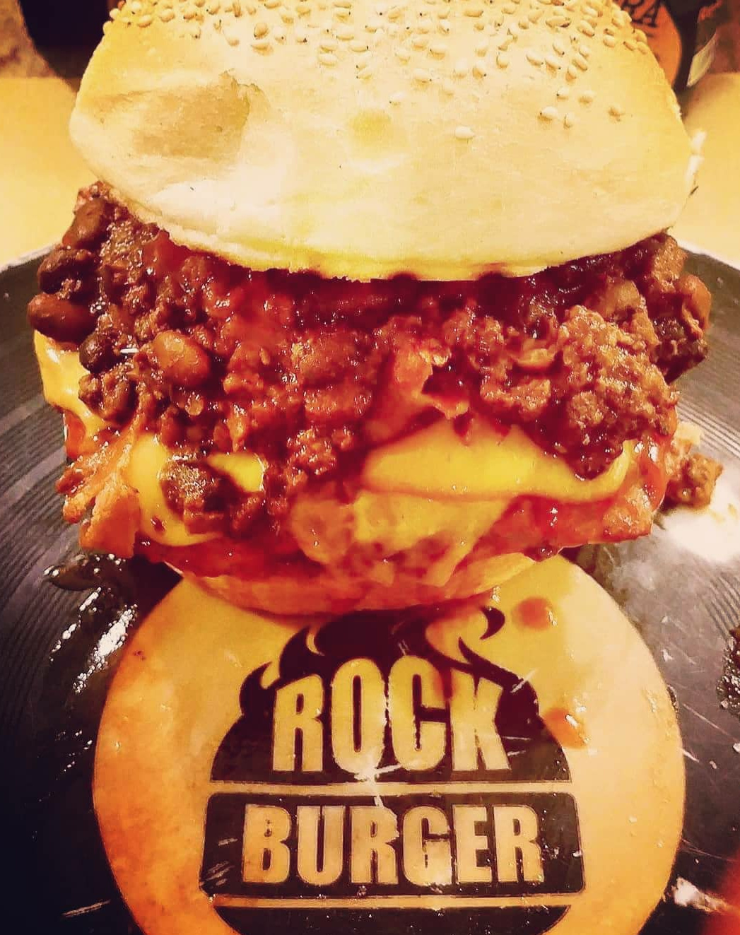 Milano, chiude il Rock Burger, un altro locale vittima del lockdown