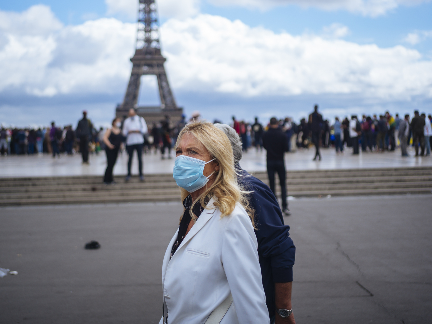 Francia: proteste a Parigi contro uso obbligatorio delle mascherine