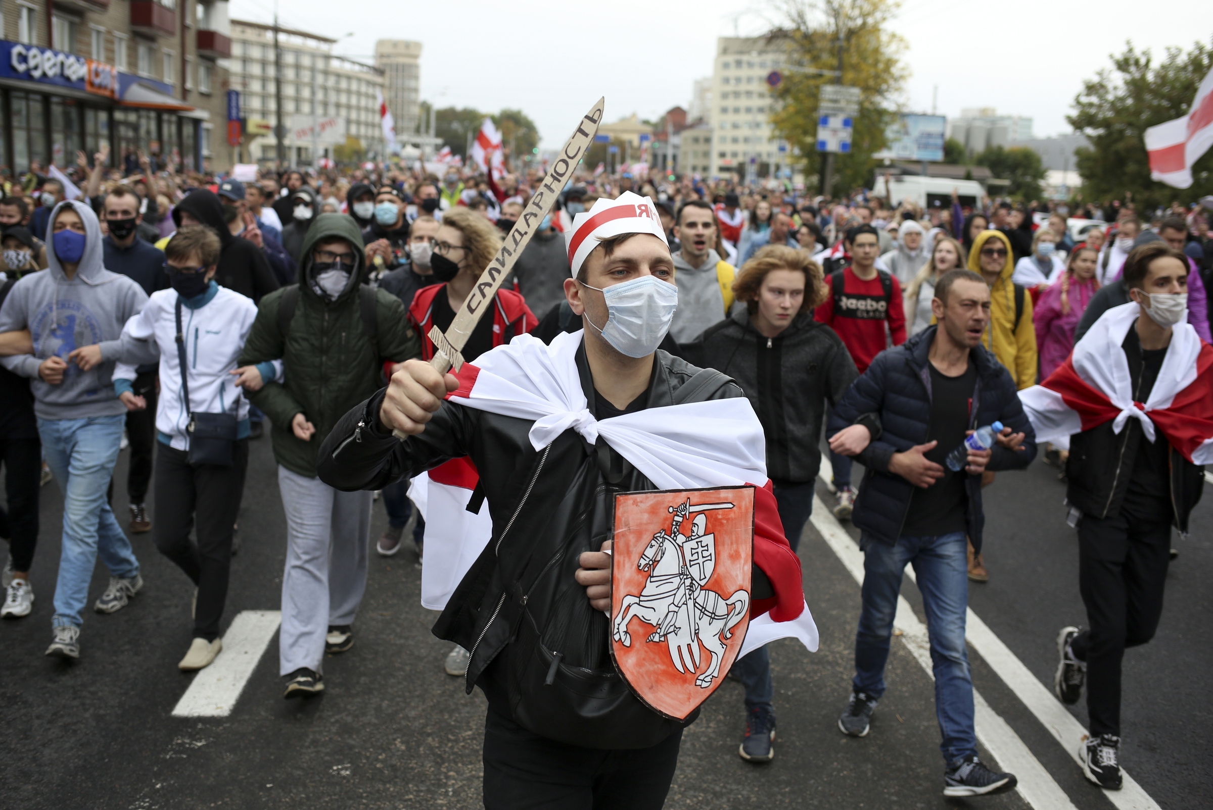 Minsk: domenica nuove proteste, scrittrice Alexievich se ne va dal paese