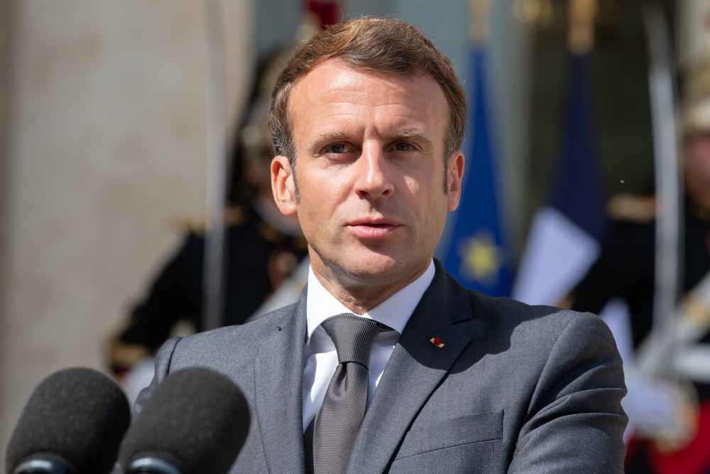 Macron pronto a cedere, Francia verso il lockdown