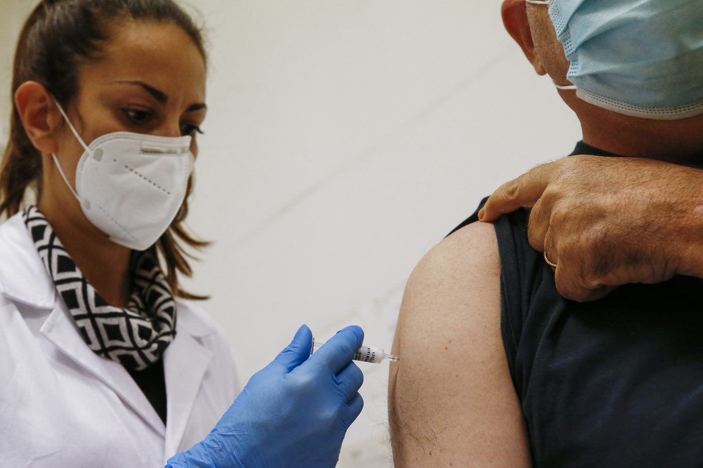 Vaccino anti Covid, a dicembre anche in Italia la fase finale di sperimentazione