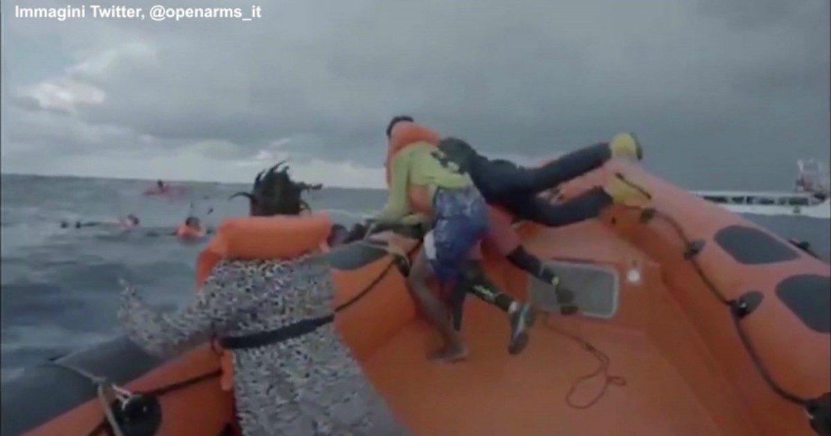 Neonato di 6 mesi morto in un naufragio nel Mediterraneo, Open Arms pubblica un VIDEO che mostra lo strazio della madre