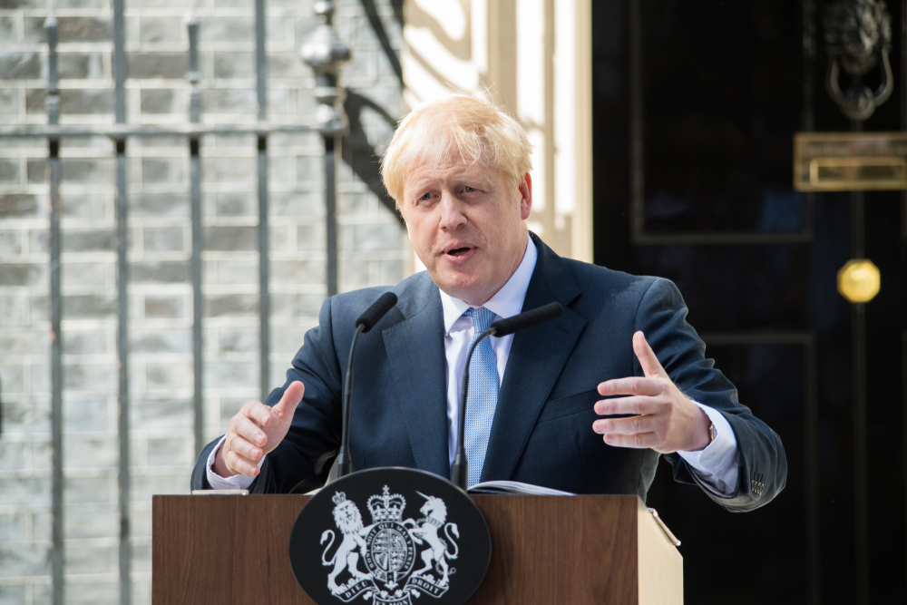 Coronavirus, lockdown in Inghilterra. Boris Johnson: &#8220;Rischiamo migliaia di morti al giorno&#8221;