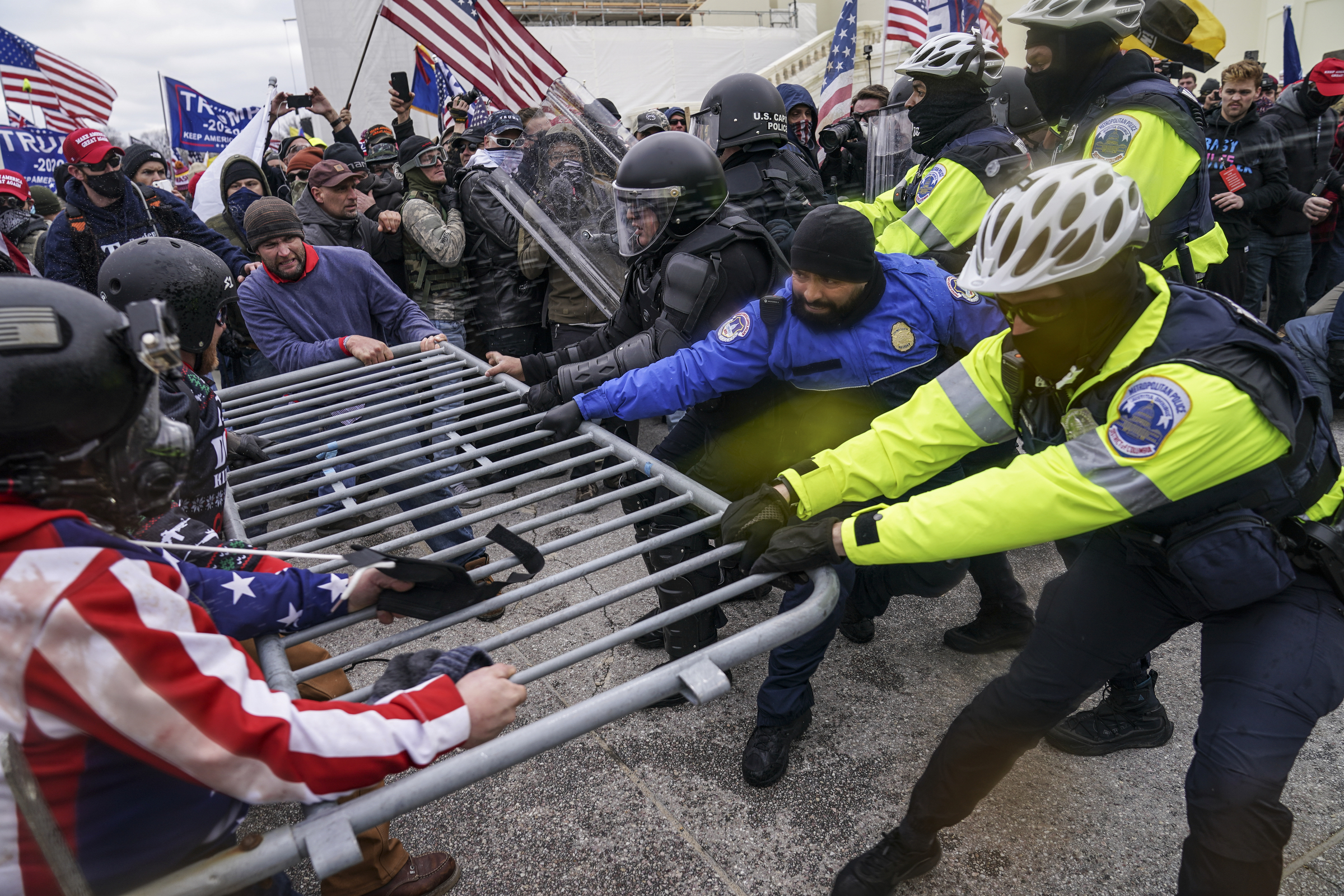 USA, sostenitori Trump protesta