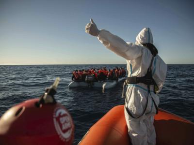 Libia: un altro barcone con 70 migranti a bordo alla deriva
