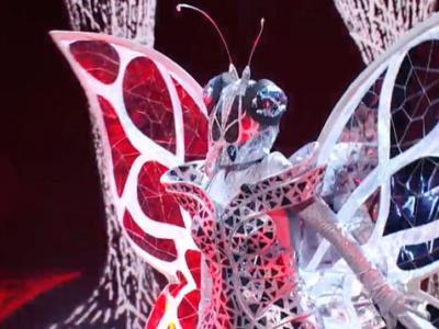LIVE “Il Cantante Mascherato”, puntata Finale del 26 febbraio: La Farfalla dagli acuti alla Callas è Mietta ed è la più votata dal pubblico, ma a vincere è il Pappagallo Red Canzian. L’Orsetto Simone Montedoro è il primo eliminato, il Lupo Max Giusti terzo classificato