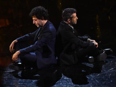 Sanremo 2021: le pagelle della terza serata. La mattanza delle cover. Ci si salva a notte fonda