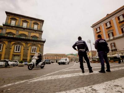 Boom di contagi, da oggi mezza Italia torna in zona gialla