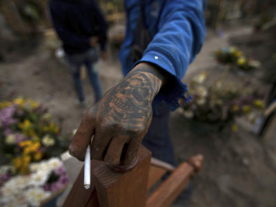 Latina, festini hot al cimitero e traslazione delle salme