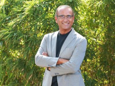 Carlo Conti torna a sfidare Pio e Amedeo. Ecco ospiti e anticipazioni di “Top Dieci” e “Felicissima sera” del 30 aprile. Chi vincerà?