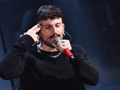 Aiello arrestato per traffico di droga? Lo scherzo delle Iene fa tremare i fan del cantante
