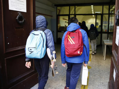 Orrore nel bresciano: arrestato bidello 56enne, adescava bambini nella scuola elementare dove lavorava