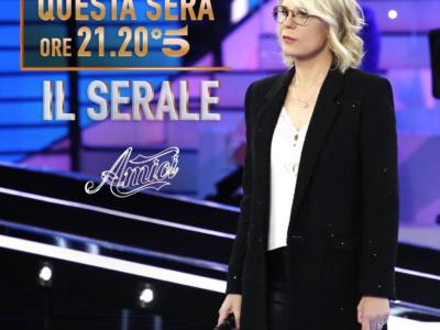 LIVE AMICI 2021 SERALE in DIRETTA: la sesta puntata di SABATO 24 APRILE. Raffaele lascia il programma tra i complimenti di Maria. Nino Frassica mattatore della serata. Annalisa riceve il disco d’oro