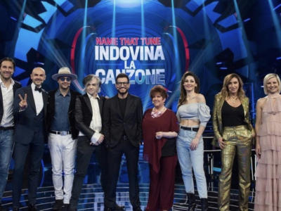 Name That Tune, al via domani sera la seconda edizione dello show condotto da Enrico Papi. Squadre divise tra uomini e donne. Tra gli ospiti Morgan e Antonella Elia PROMO
