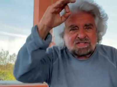 Bufera su Beppe Grillo dopo le parole sui social in difesa del figlio accusato di stupro. I genitori della vittima: “Ripugnante” (VIDEO)