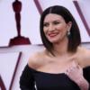 Oscar 2021, Laura Pausini non vince ma incanta con il suo look da diva made in Italy: “Torno da mia figlia felice”