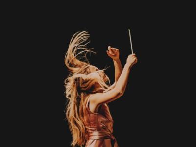 Beatrice Venezi ospite nel podcast di Francesca Michielin “Maschiacci” per una chiacchierata fra musica e parità di genere