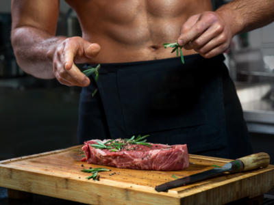 Sono belli, muscolosi, con le facce da bravi ragazzi, sono gli chef più sexy del mondo