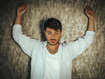 Virginio, un cantautore libero: «Non pubblico dischi per coprire buchi di mercato… Paragoni con Annalisa?» E sul Ddl Zan: «È una vergogna che non sia ancora legge» – INTERVISTA