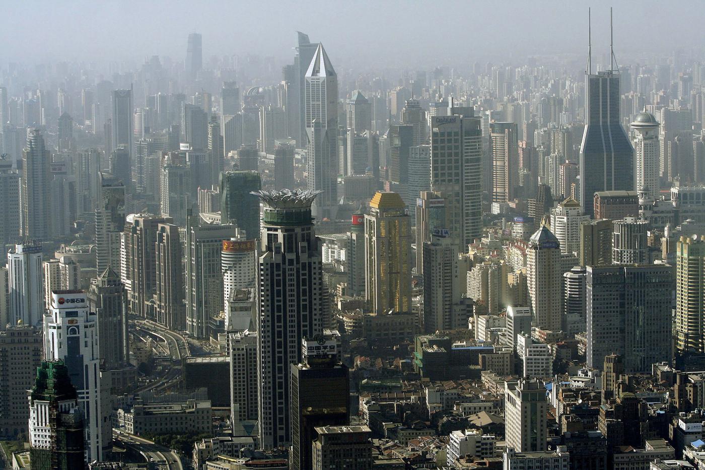 Cina. Grattacielo trema improvvisamente, ma non è terremoto. Panico a Shenzhen VIDEO