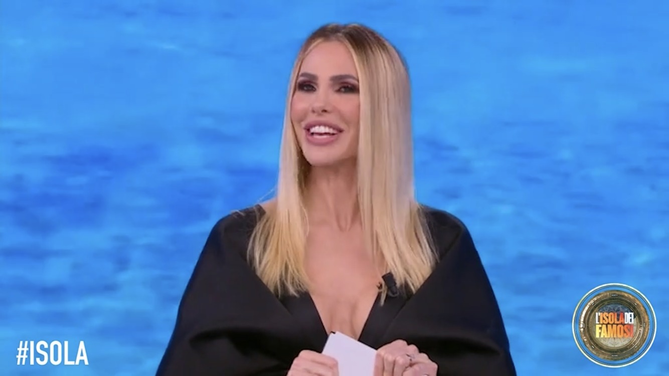 Ilary Blasi conduce “L’Isola dei Famosi 2021”