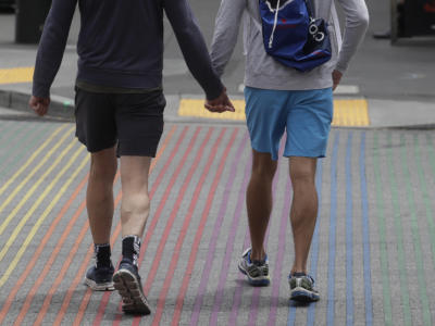 Lettonia, paramedico gay bruciato vivo