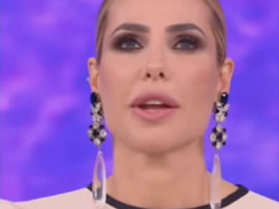LIVE “Isola dei Famosi 2021”, puntata del 3 Maggio. Gilles Rocca è l’eliminato del televoto. Angela leader dei Primitivi ed Isolde degli Arrivisti. Matteo e Awed in lacrime per i genitori. I 4 nominati sono Miryea, Ubaldo, Roberto ed Emanuela