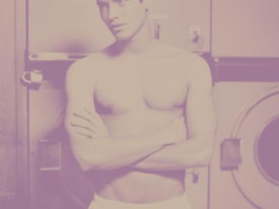 Nick Kamen: ricordiamo l’idolo degli anni ’80, icona pop e di bellezza, con una playlist