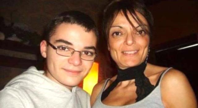 Teresa Manes, mamma di Andrea Spezzacatena, il &#8220;ragazzo dai pantaloni rosa&#8221; suicida per omofobia, scrive a Pio e Amedeo: “Si è impiccato per “battute” omofobe”