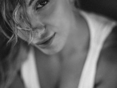Modella di nudo ai tempi del Covid: “La mia casa come un set. E i miei follower hanno conosciuto anche la mia malattia”