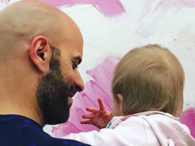 Luca Trapanese, il padre single e gay della piccola Alba racconta la sua storia a Matteo Salvini: “Siamo una famiglia”