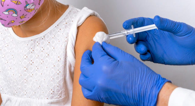 USA, via libera al vaccino Pfizer per i bambini fra i 12 e i 15 anni