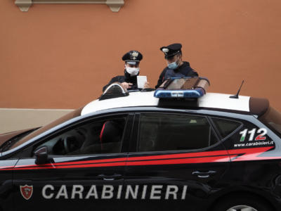 Trento, giovane nuda all’esame della patente