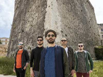 I Crifiu, la band del Sud Salento dall’onda mediterranea che sa di ripartenza. Fuori “Otranto”, il singolo ispirato alla città simbolo di estate e fascino