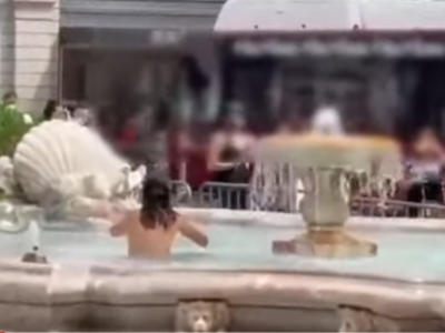 Roma, fa il bagno nuda nella fontana a pochi passi da Palazzo Chigi