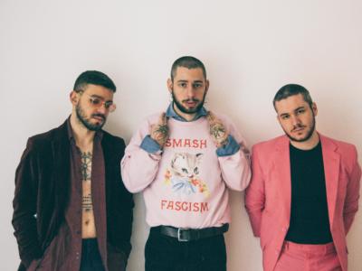 Le Endrigo, sale l’onda del rock lgbt. Riflettori puntati su “Cose più grandi di te”, il singolo-manifesto della band