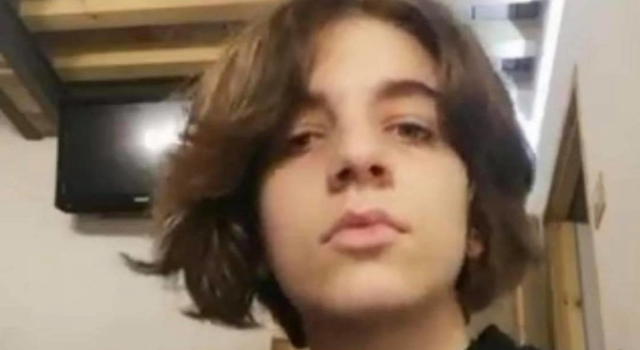 Bologna, 15enne uccisa da un coetaneo: &#8220;Ho solo aiutato Chiara nel suo intento di farla finita&#8221;, ma le ferite non convincono gli inquirenti