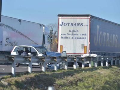 Ultim’ora: dramma in A1, incidente con autocarro che prende fuoco, due morti. Chiuso il tratto, code chilometriche