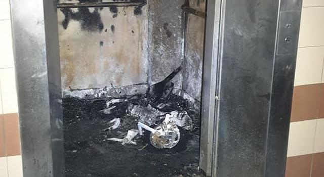 Monopattino elettrico esplode in ascensore: 20enne muore bruciato vivo davanti agli occhi dei condomini