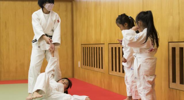 Muore bimbo scaraventato a terra per 27 volte durante una lezione di judo