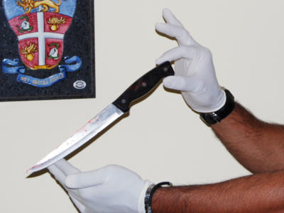 “Vi sgozzo tutti”: paura a Riccione, 18enne armato di coltello semina il panico in centro dopo una rissa tra giovanissimi