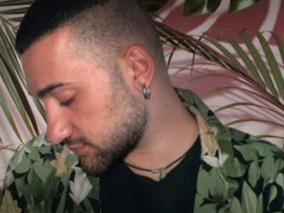 Per Roccuzzo l’estate è ‘In riva al mare’, con ritmo sinuoso e atmosfera “tropicale”: il nuovo singolo del cantante scoperto ad X Factor 2020